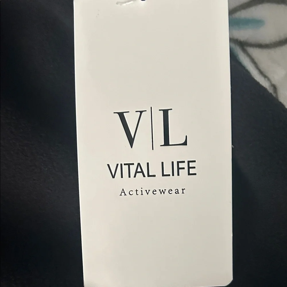 ♥️ Women’s Black V|L Zip-up Sweater NWT - Picture 3 of 4